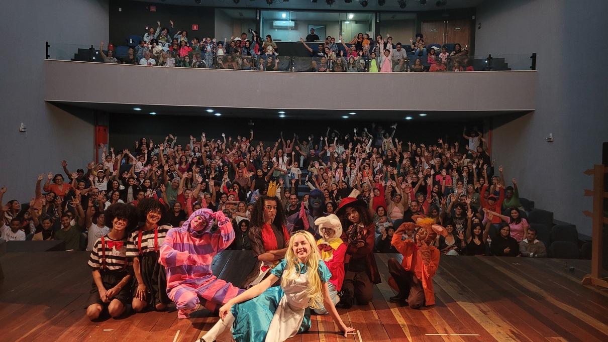 Alice no País das Maravilhas retorna ao Teatro Municipal