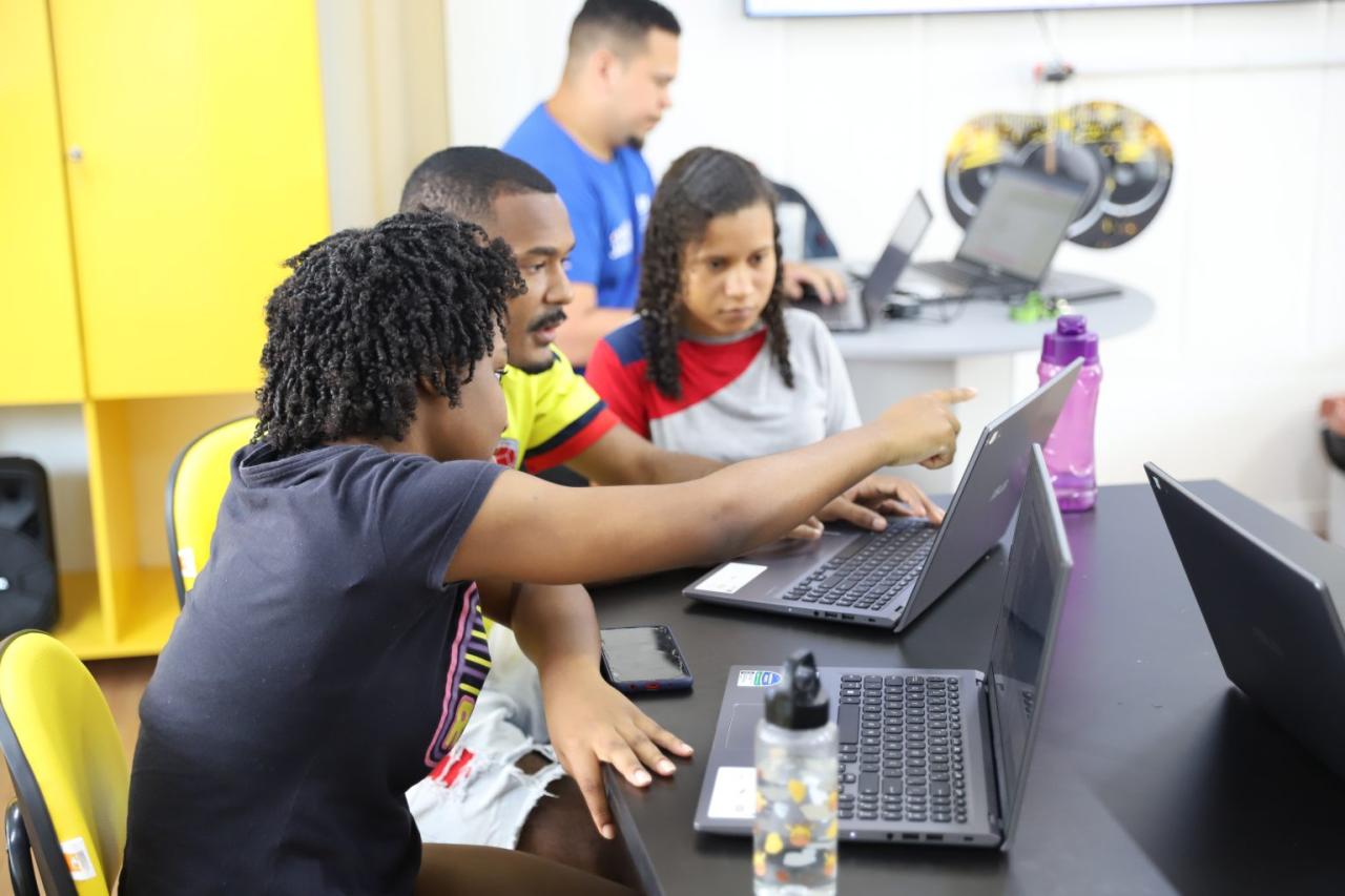 Estão abertas as inscrições para 2.500 vagas dos cursos de Mídias Digitais e Impressão 3D nos Espaços da Juventude