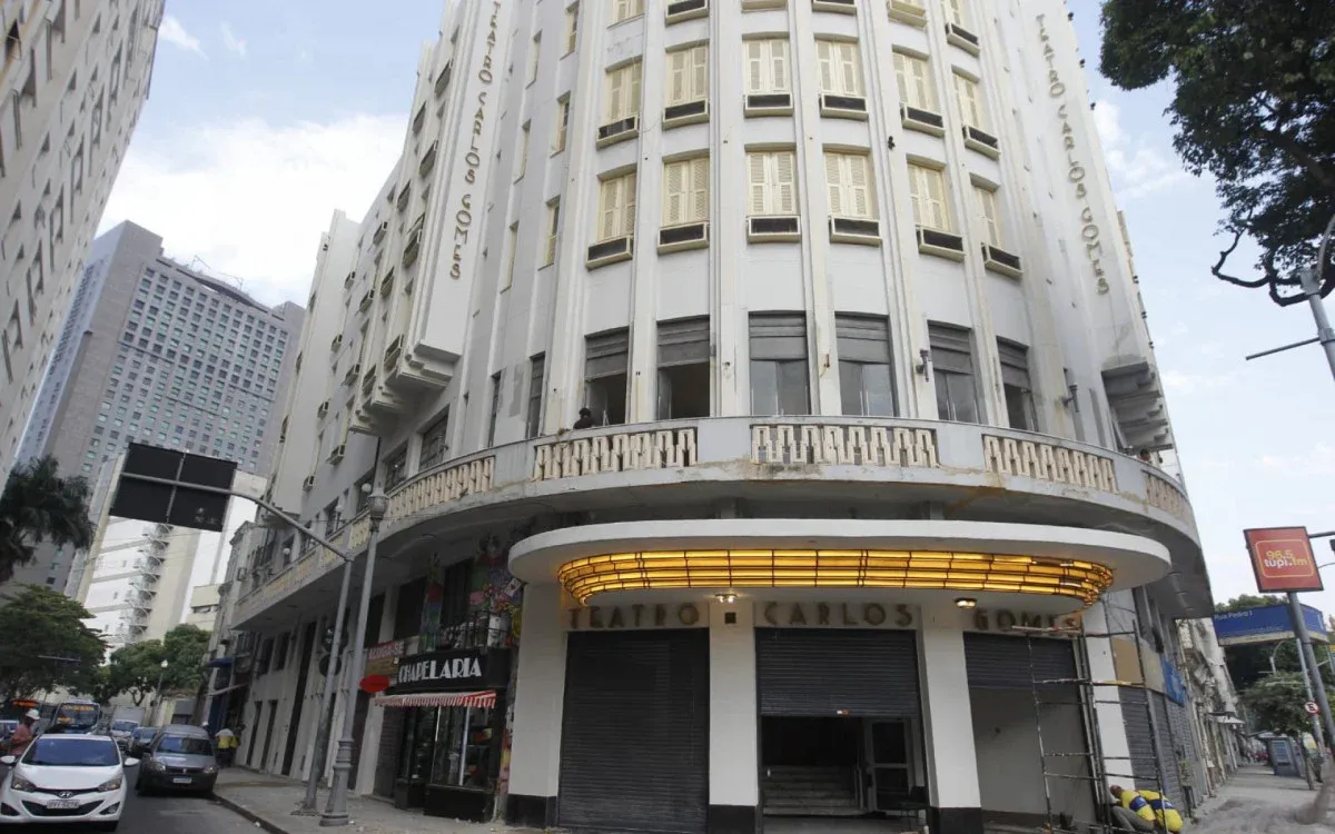 Teatro Carlos Gomes, no Rio, reabre com premiação a artistas