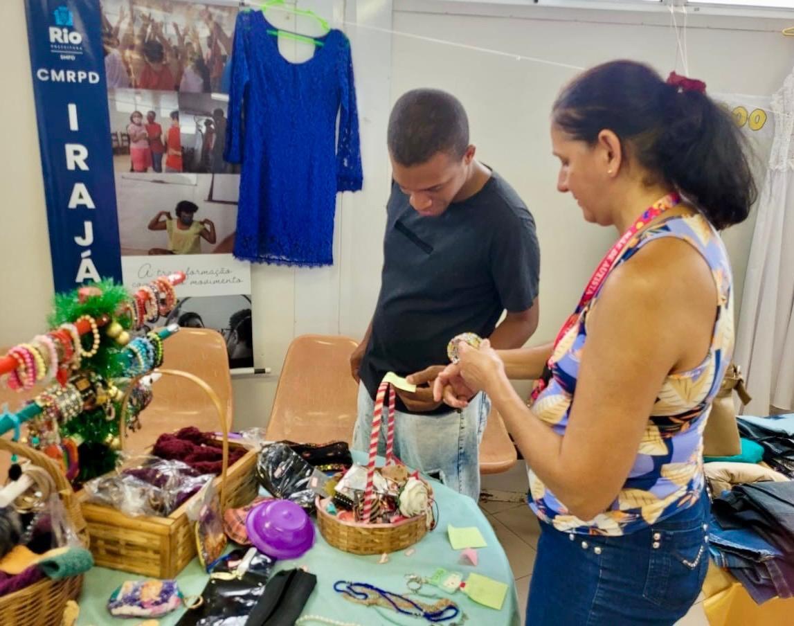 Pessoas com deficiência mostram suas potencialidades no Bazar da Empregabilidade