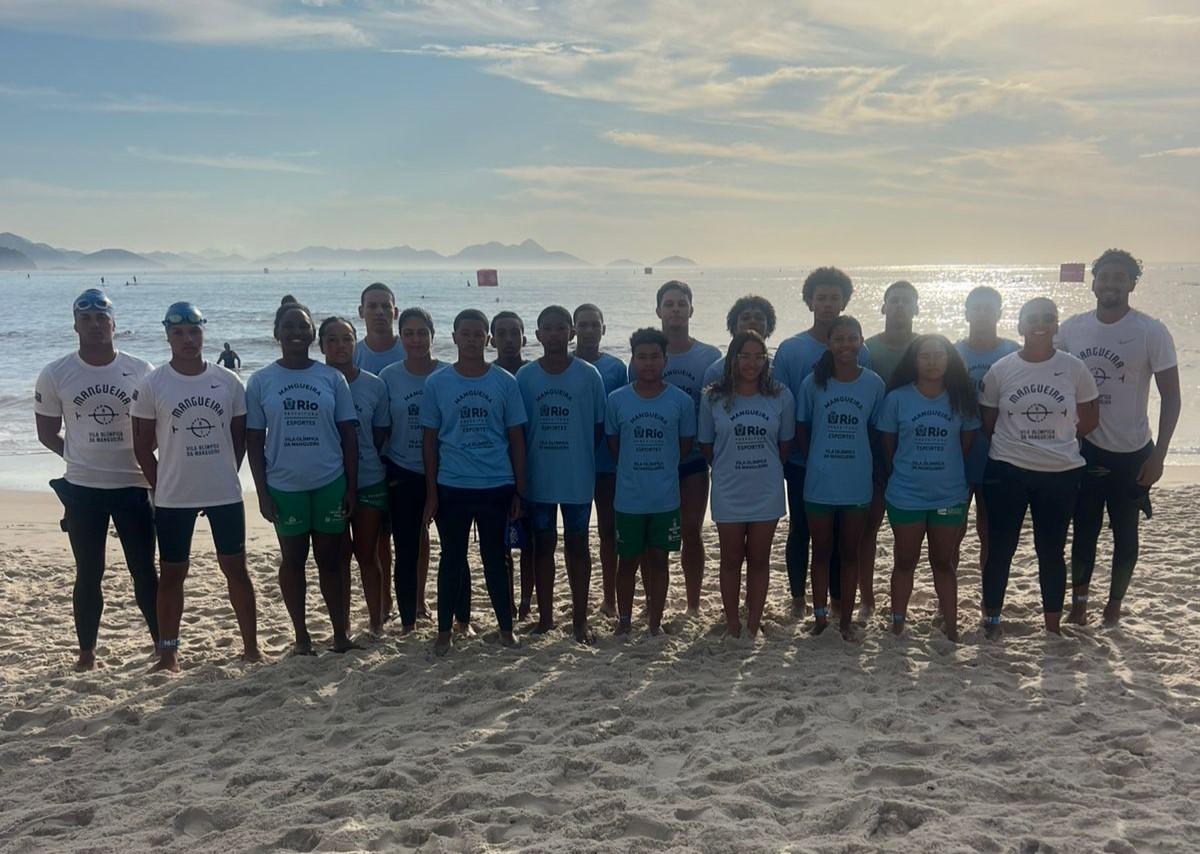 Atletas da Vila Olímpica da Mangueira participam de circuito de natação “Rei e Rainha do Mar”