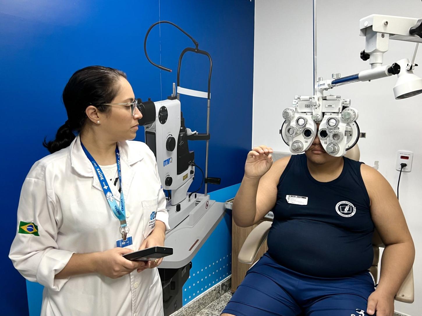 Centro Carioca do Olho oferece atendimento acessível a pacientes surdos