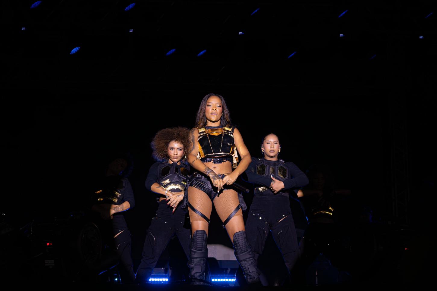 LUDMILLA ARRASTA MILHARES DE PESSOAS E ANIMA PRIMEIRO DIA DE COMEMORAÇÃO PELOS 81 ANOS DE DUQUE DE CAXIAS