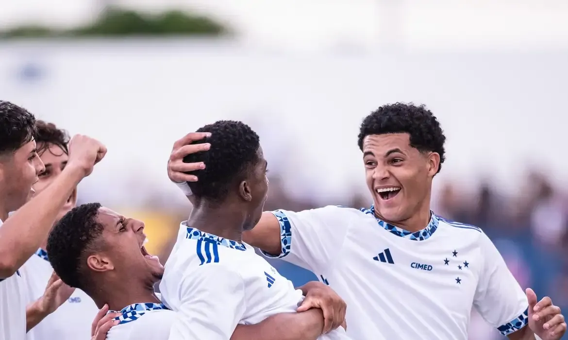 Cruzeiro bate São Carlos e garante 1ª posição no Grupo 13