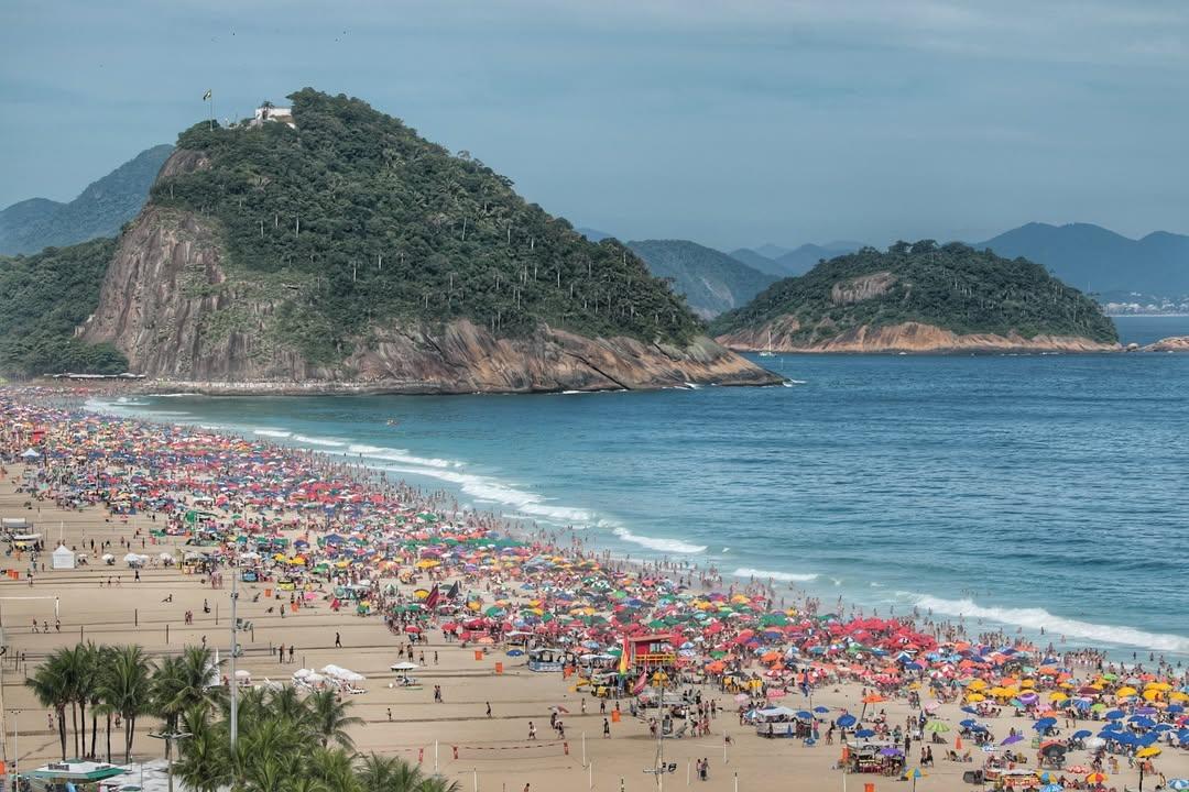 Feriado (20/01) típico de verão na cidade do Rio | Previsão de máxima de 40ºC e pancadas de chuva