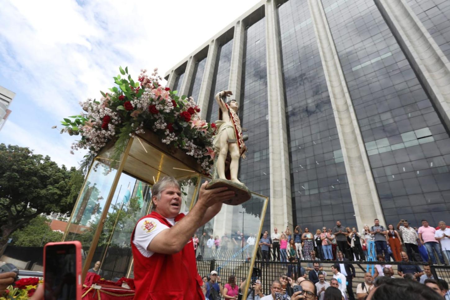 Festas e procissões em homenagem ao padroeiro do Rio interditam vias nas zonas Norte, Oeste e no Centro