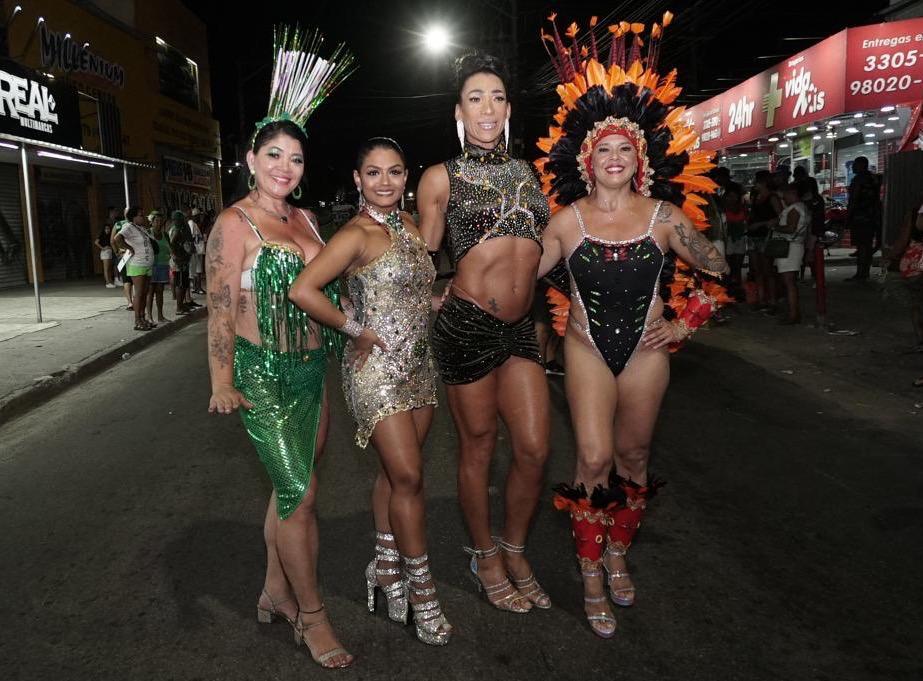 Acadêmicos de Santa Cruz apresenta musas da comunidade