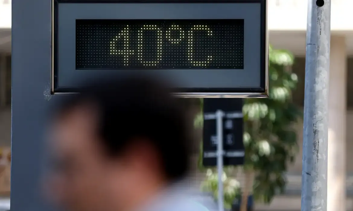 Calor em escolas é extremo nas cozinhas, alerta sindicato do Rio