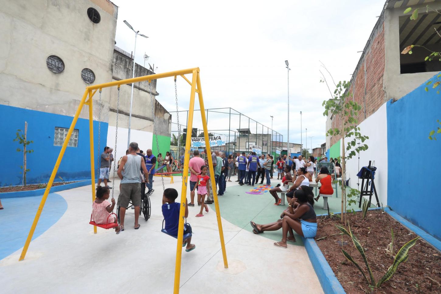 Rio entrega as obras de drenagem e urbanização do Beco do Vitinho, em Senador Camará