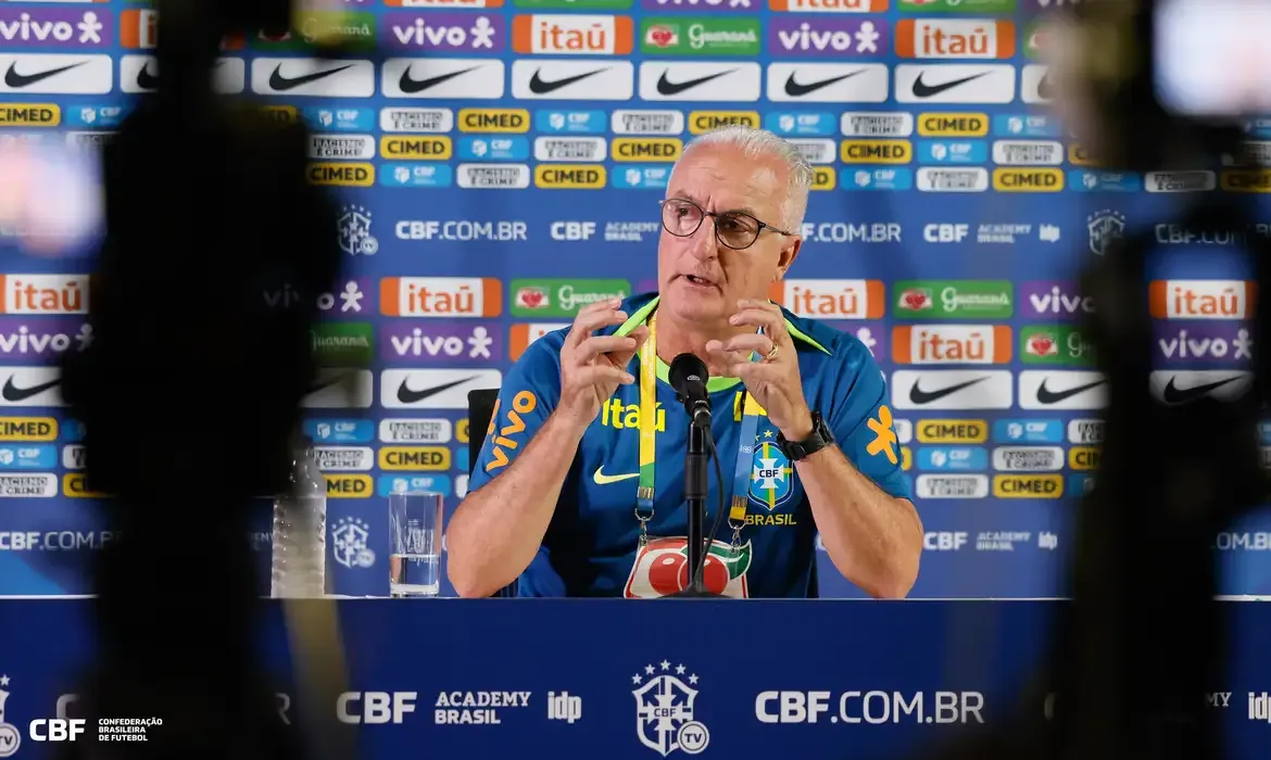CBF demite Dorival Júnior do comando da seleção brasileira de futebol