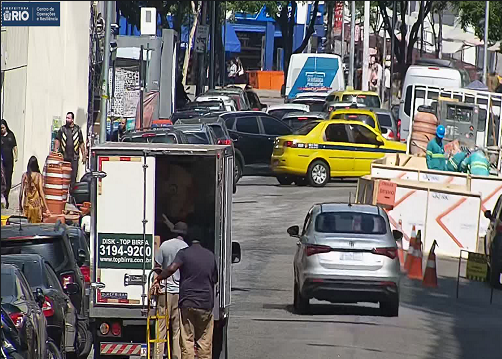 Obras na rede de água interditam parcialmente a Rua Evaristo da Veiga, no Centro, até o dia 4 de maio