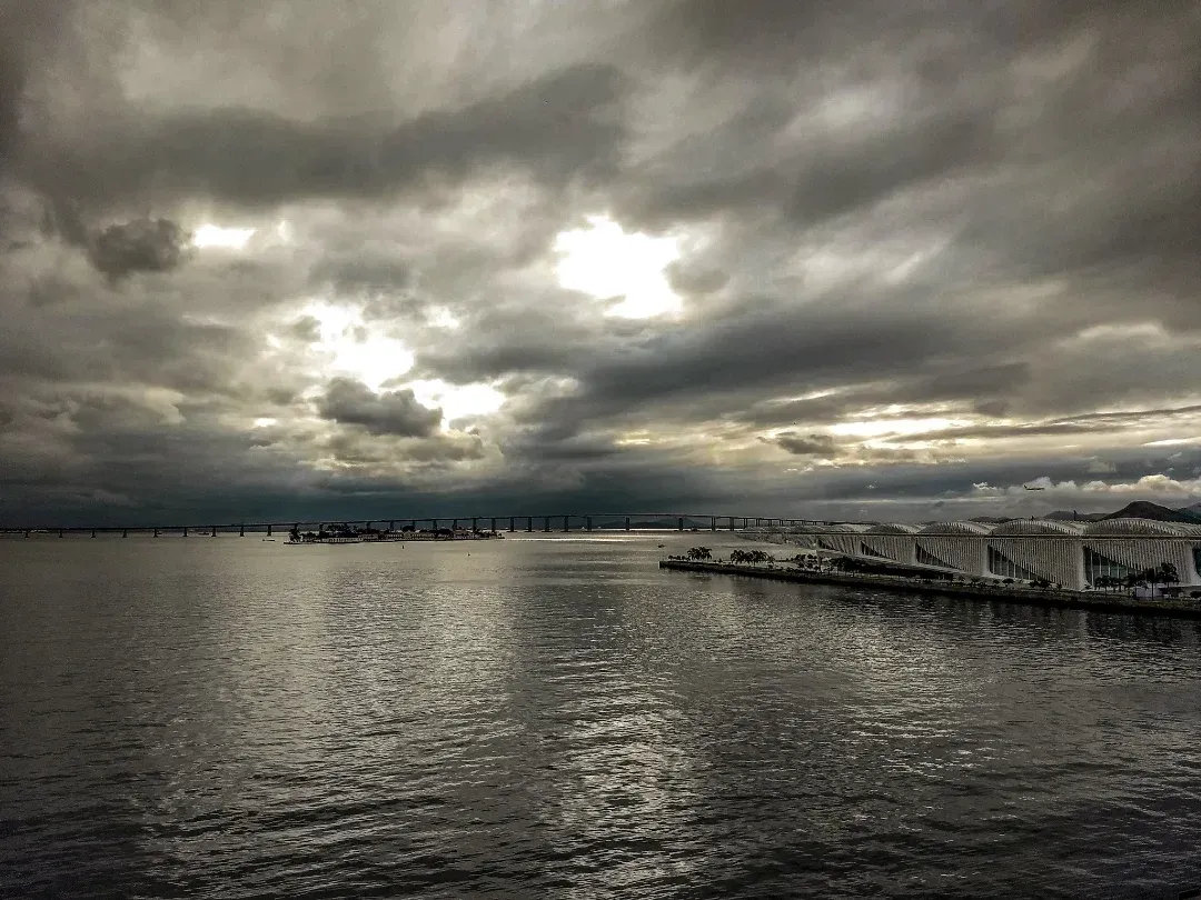 Tempo instável e com possibilidade de chuva ao longo deste domingo (06/04) na cidade do Rio de Janeiro