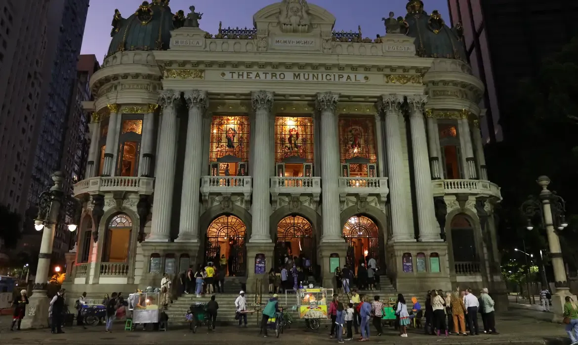 Theatro Municipal do Rio anuncia temporada com aposta em popularização