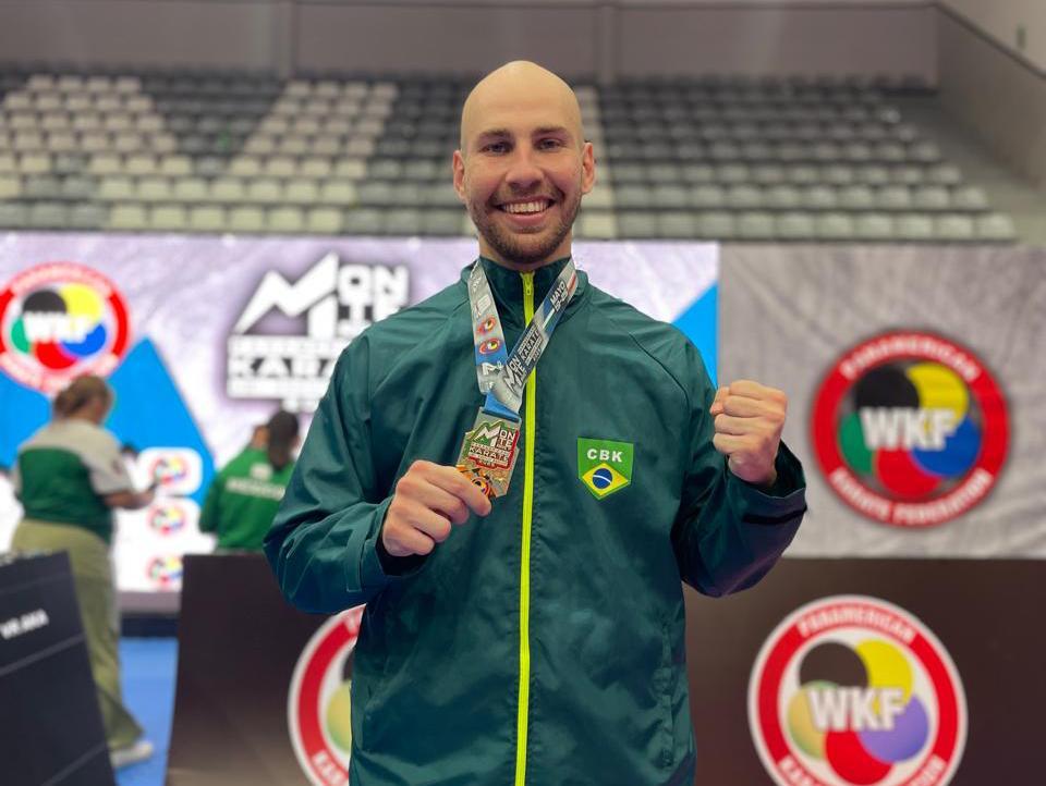 Professor da Vila Olímpica do Mato Alto é campeão pan-americano de karate no México