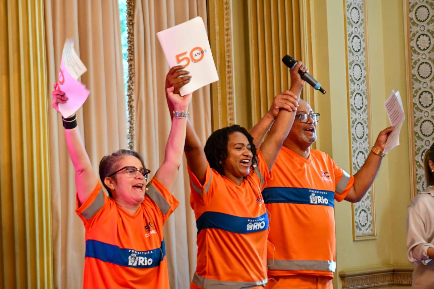 Garis escritores e poetas da Comlurb se apresentam na Bienal do Livro