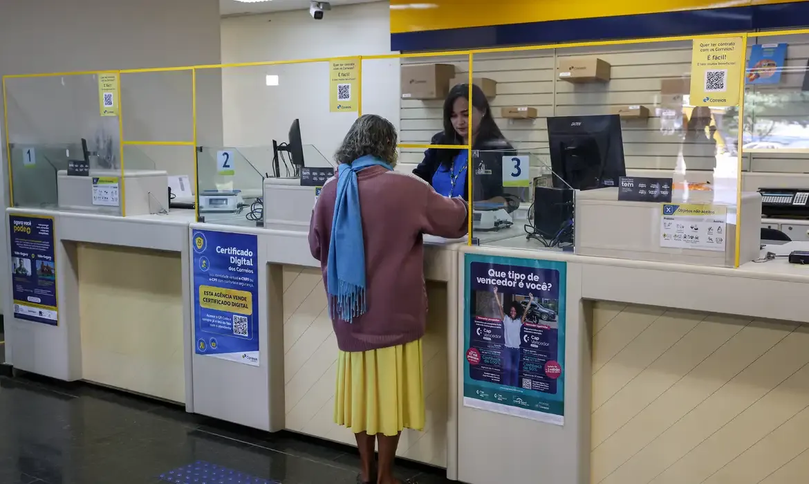 Mais de 488 mil aposentados foram aos Correios contestar descontos