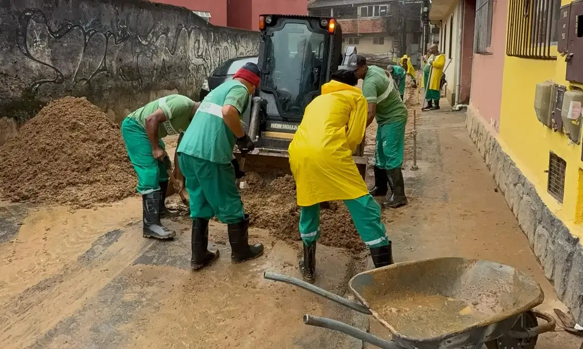 Governo anuncia recursos para construção de moradias em Petrópolis