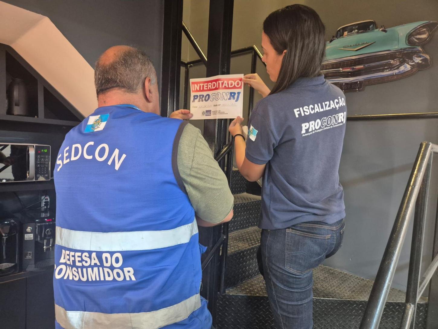 Operação de fiscalização autua 14 estabelecimentos na Zona Oeste