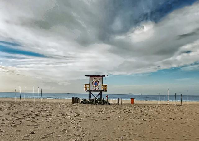 Rio Janeiro com chuva forte e previsão de rajadas de vento e raios
