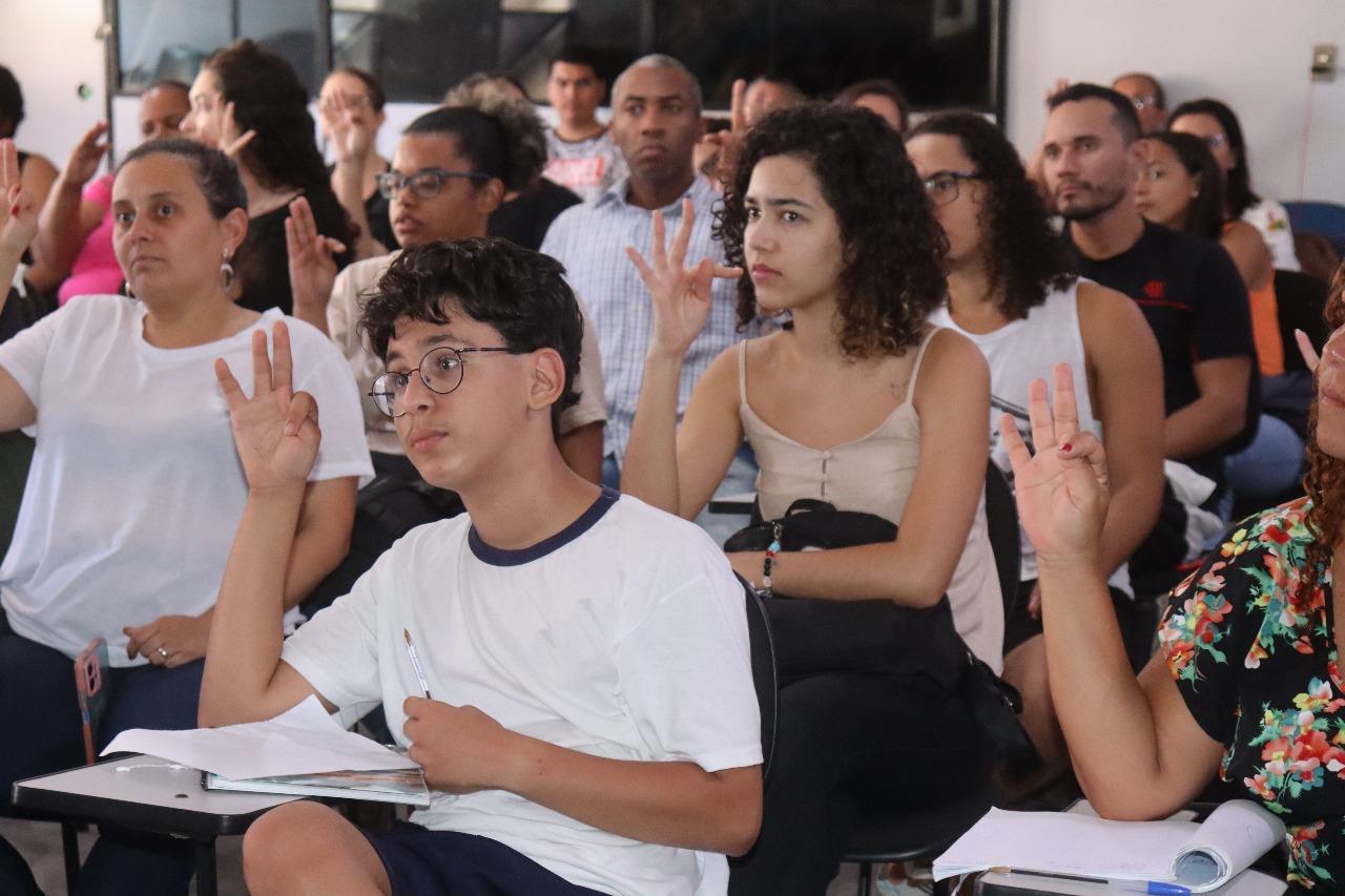 Curso gratuito de Conversação em Libras, a partir de 11 de agosto, abre 11 turmas