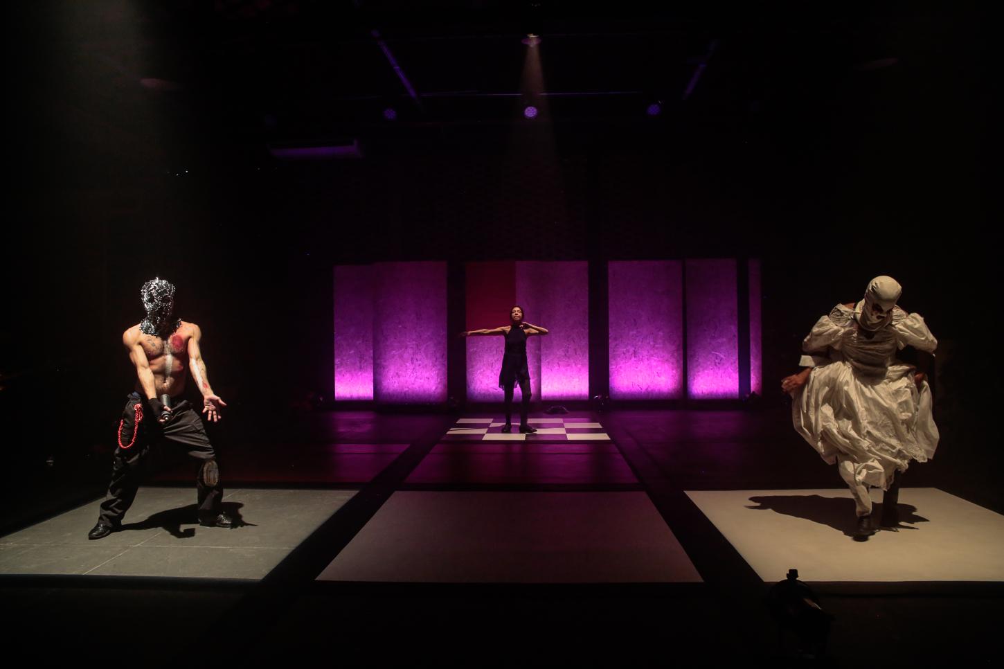 Espetáculo inspirado no clássico “As veias abertas da América Latina”, realiza temporada.