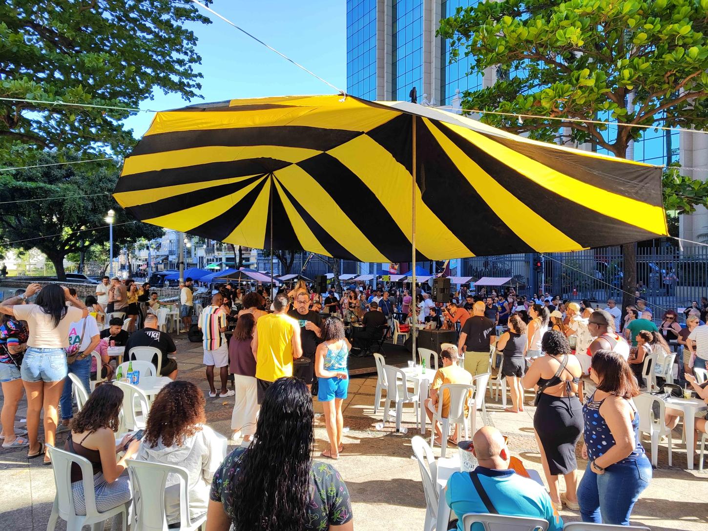 Rodas de Samba levam animação e cultura a várias regiões da cidade