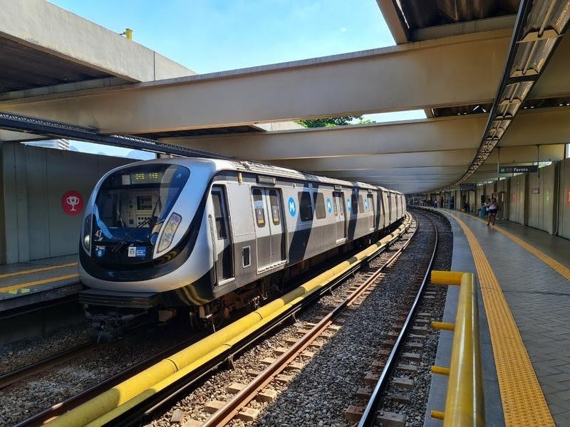 Esquema de funcionamento do MetrôRio para os ensaios técnicos das escolas de samba na Sapucaí