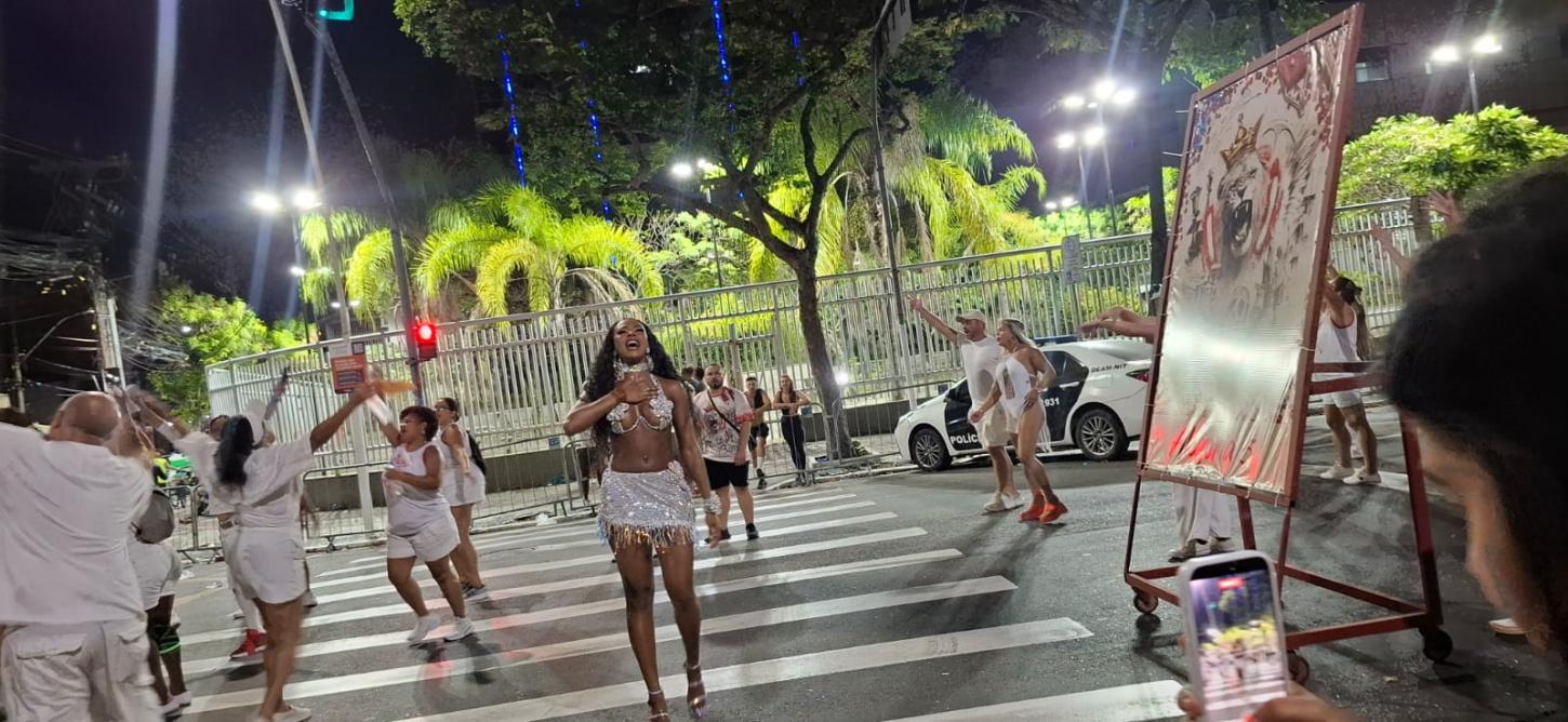 Madu Fraga, Rainha de Bateria da Vai-Vai e agora também Musa da Viradouro