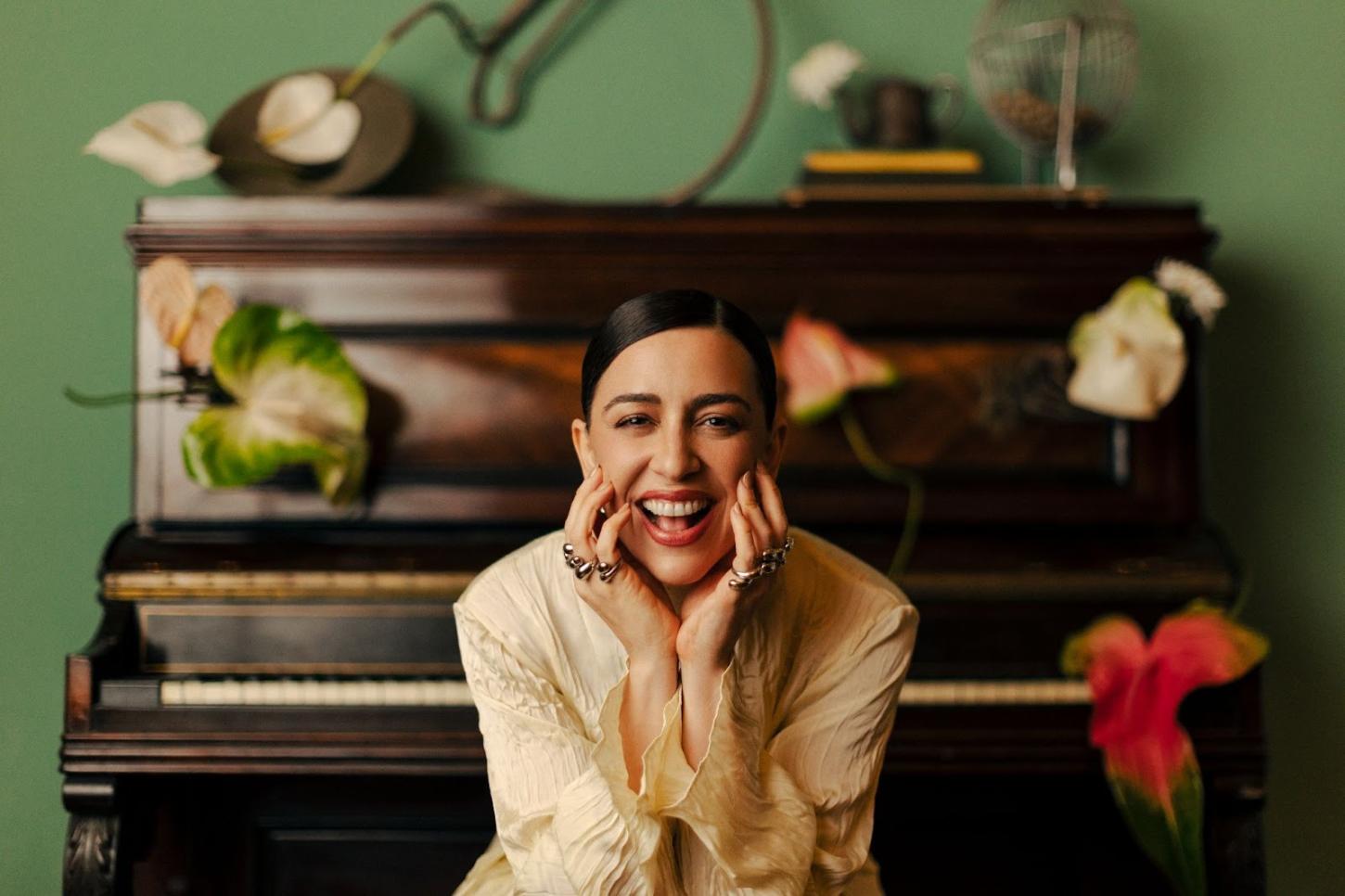 Roberta Sá celebra lançamento de Tudo Que Cantei Sou