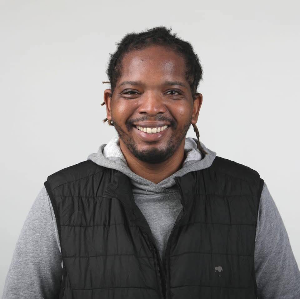 Hamilton Chambela: O Homem por trás da Poesia Falada em Moçambique