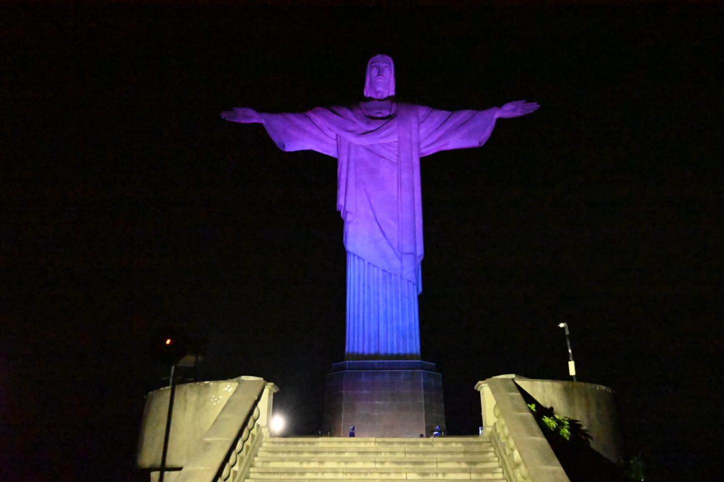 Cristo Redentor ganha as cores do Rio Innovation Week e marca o início de uma semana dedicada à inovação